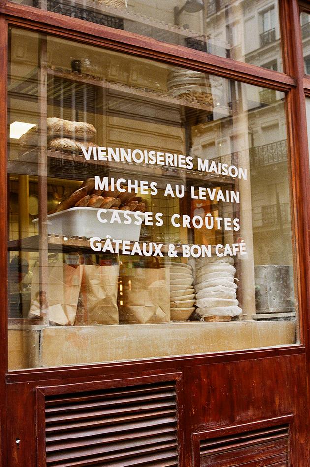 Vitrine  d’une des deux boulangeries Mamiche, à Paris.