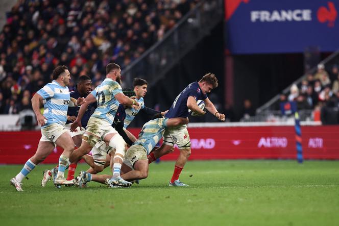 O francês Emilien Gailleton enfrentou os argentinos, durante a vitória dos Blues sobre os Pumas (37-23), sexta-feira, 22 de novembro de 2024, no Stade de France, em Saint-Denis.