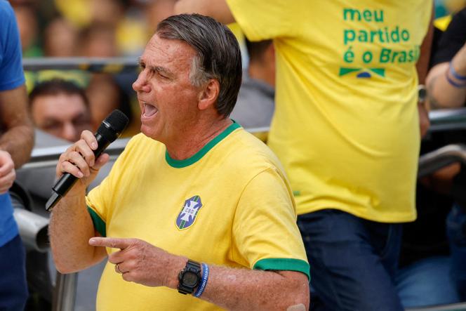 O ex-presidente brasileiro Jair Bolsonaro participa de um protesto contra o Supremo Tribunal Federal do Brasil no Dia da Independência na Avenida Paulista, São Paulo, Brasil, 7 de setembro de 2024.