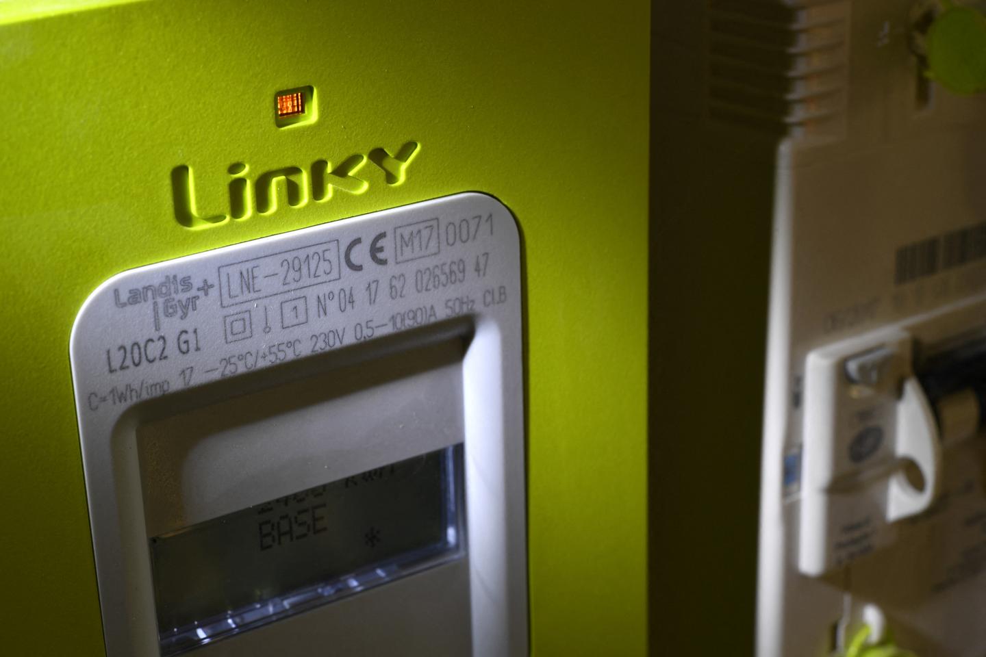2025 年からのすべての反 Linky に対する手数料を考慮