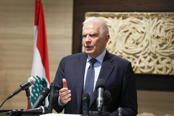 Le chef de la politique étrangère de l’Union européenne, Josep Borrell, s’exprime lors d’une conférence de presse après avoir rencontré le président du Parlement libanais, Nabih Berri, à Beyrouth, au Liban, le 24 novembre 2024.