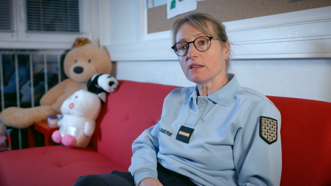 L’adjudante en gendarmerie Cécile dans le documentaire « Pour que justice soit faite », d’Olivier Chasle.