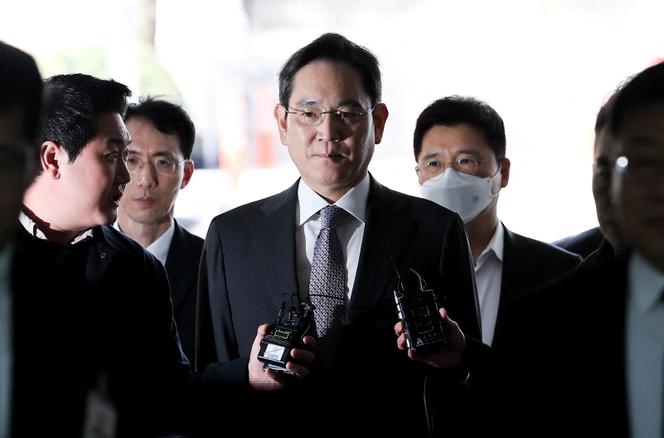 Le président de Samsung Electronics, Jay Y. Lee, arrive au tribunal de Séoul, en Corée du Sud, le 25 novembre 2024. 