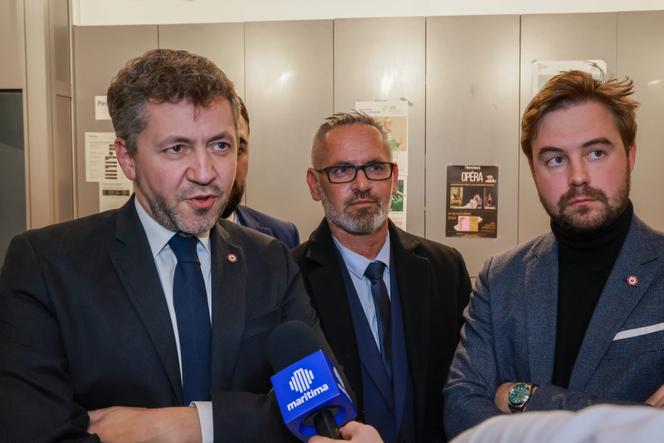 Franck Allisio, conseiller régional de Provence-Alpes-Côte d’Azur, Christophe Gonzalez, maire de Rognac, et Romain Tonussi, député des Bouches-du-Rhône, tous trois membres du Rassemblement national, à Marseille, le 17 novembre 2024.