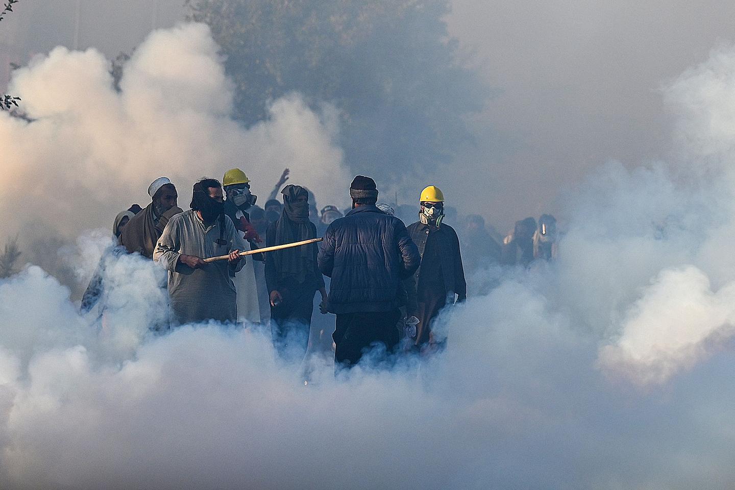 Pakistan: Four security forces killed as Khan supporters flood capital