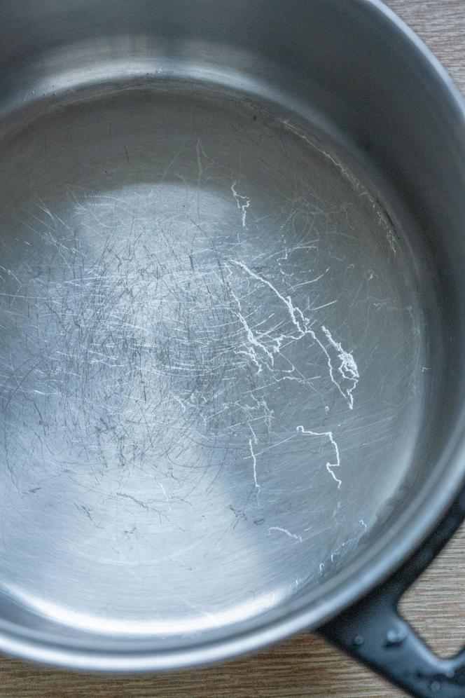 Attention aux rayures au fond des casseroles. Certains mixeurs sont dotés de protection qui permettent de les éviter.