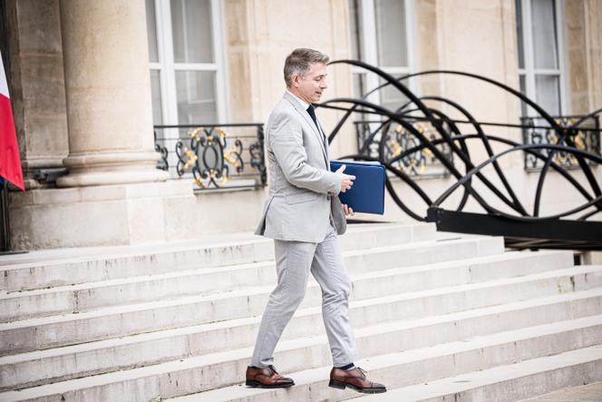 Le ministre des Sports, de la Jeunesse et de la Vie associative, Gil Avérous, à l'issue du Conseil des ministres, à l'Elysée, le 6 novembre 2024.