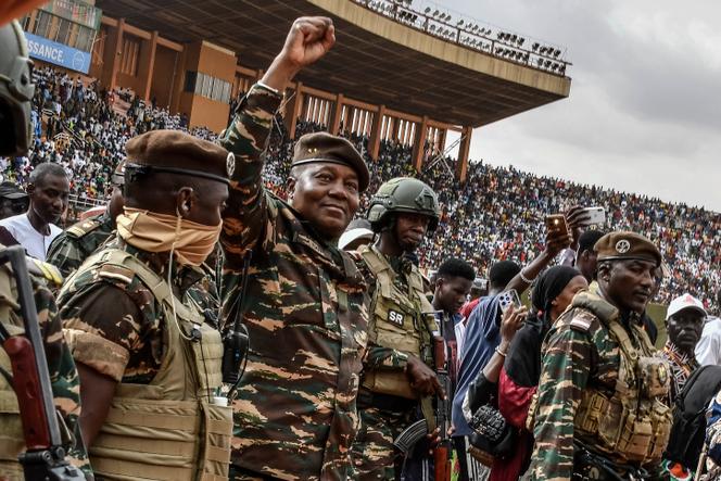 General Abdourahamane Tiani, chefe da junta nigeriana, durante as comemorações do primeiro ano do golpe que o levou ao poder, no maior estádio de Niamey, em 26 de julho de 2024.