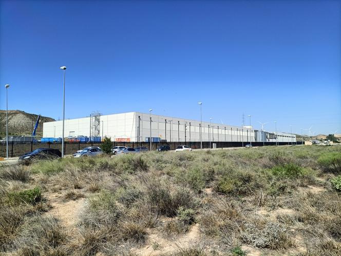 Le data center d’Amazon Web Services, à El Burgo de Ebro, en Aragon (Espagne), le 11 juillet 2024.