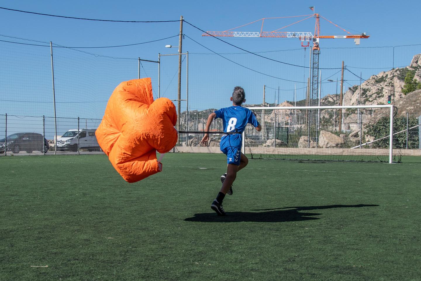 Regarder la vidéo A Marseille, de très jeunes footballeurs surentraînés dans l’espoir de devenir le prochain Mbappé