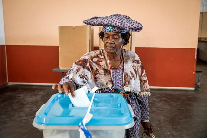 Un bureau de vote rouvert pour les scrutins présidentiel et législatif, à Windhoek, le 29 novembre 2024.