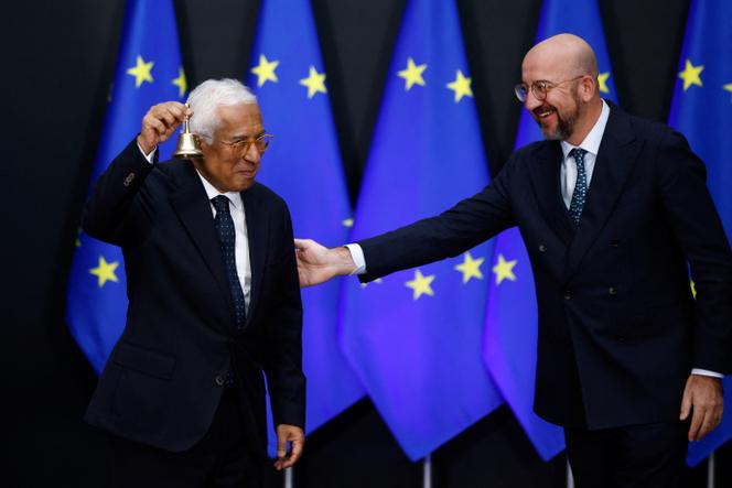 Le nouveau président du Conseil européen, Antonio Costa, lors de la cérémonie de passation de pouvoir de la présidence avec le président sortant Charles Michel, à Bruxelles, le 29 novembre 2024.