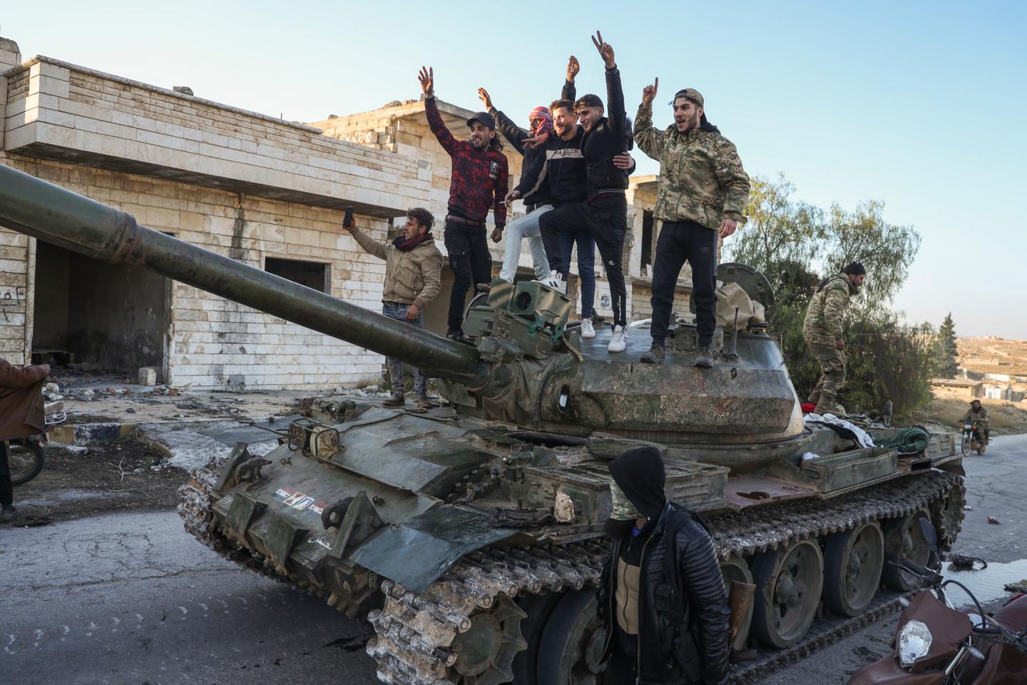 シリア人権監視団によると、シリアでは同国第2の都市アレッポが政権の支配から逃れている