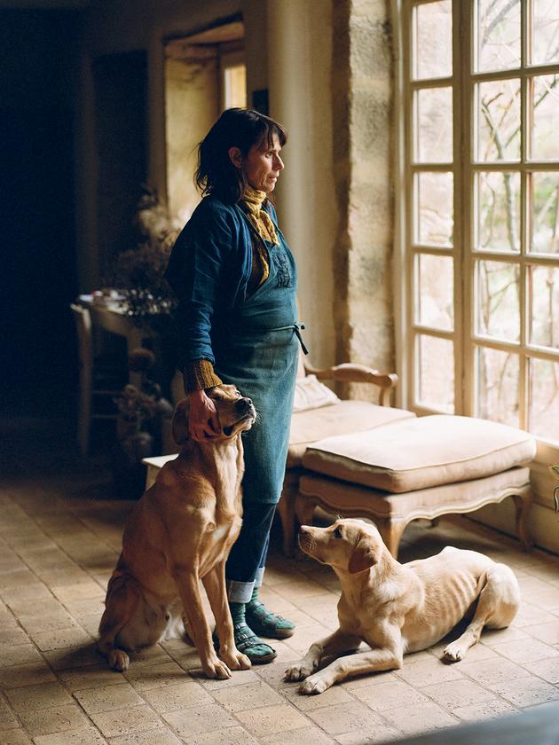 Céline Philippe dans sa maison de Chauffailles, en Saône-et-Loire.