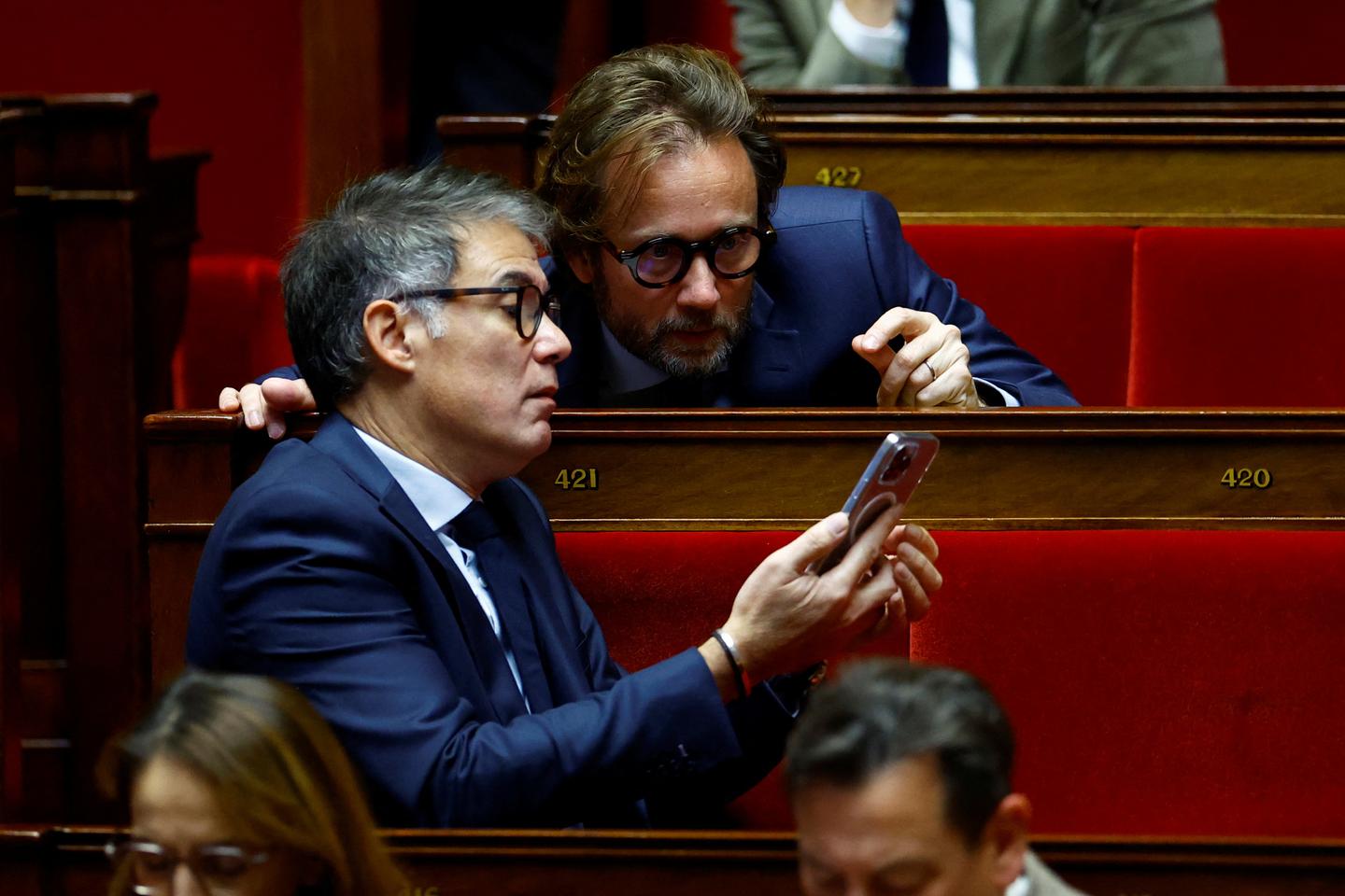 Macron meets with Socialists amid talks to form new government