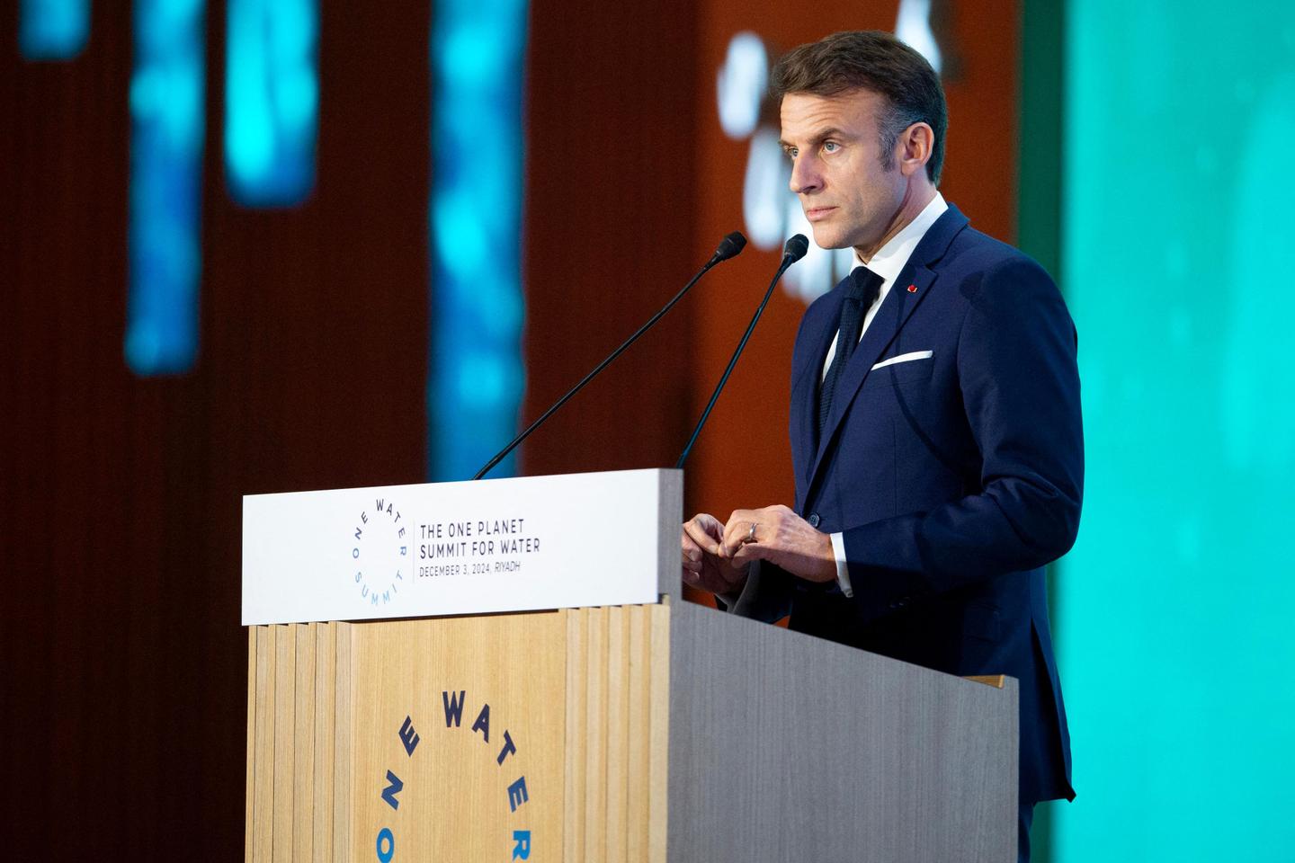 Macron firmly rejects resignation calls