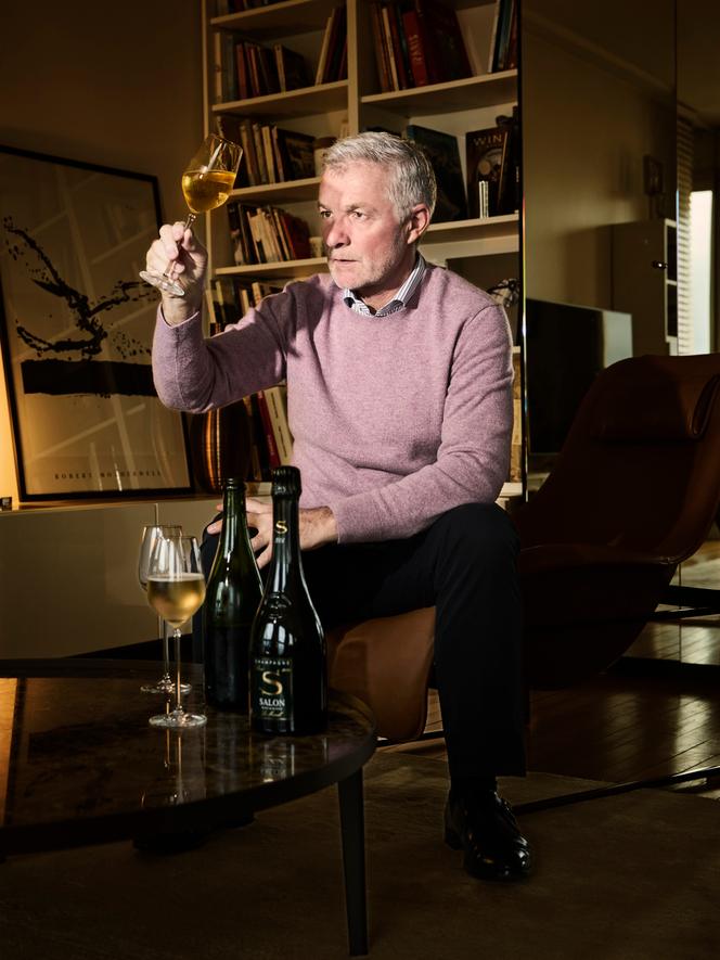 Didier Depond, le président des maisons de champagne Salon et Delamotte chez lui à Paris le 27 novembre 2024.