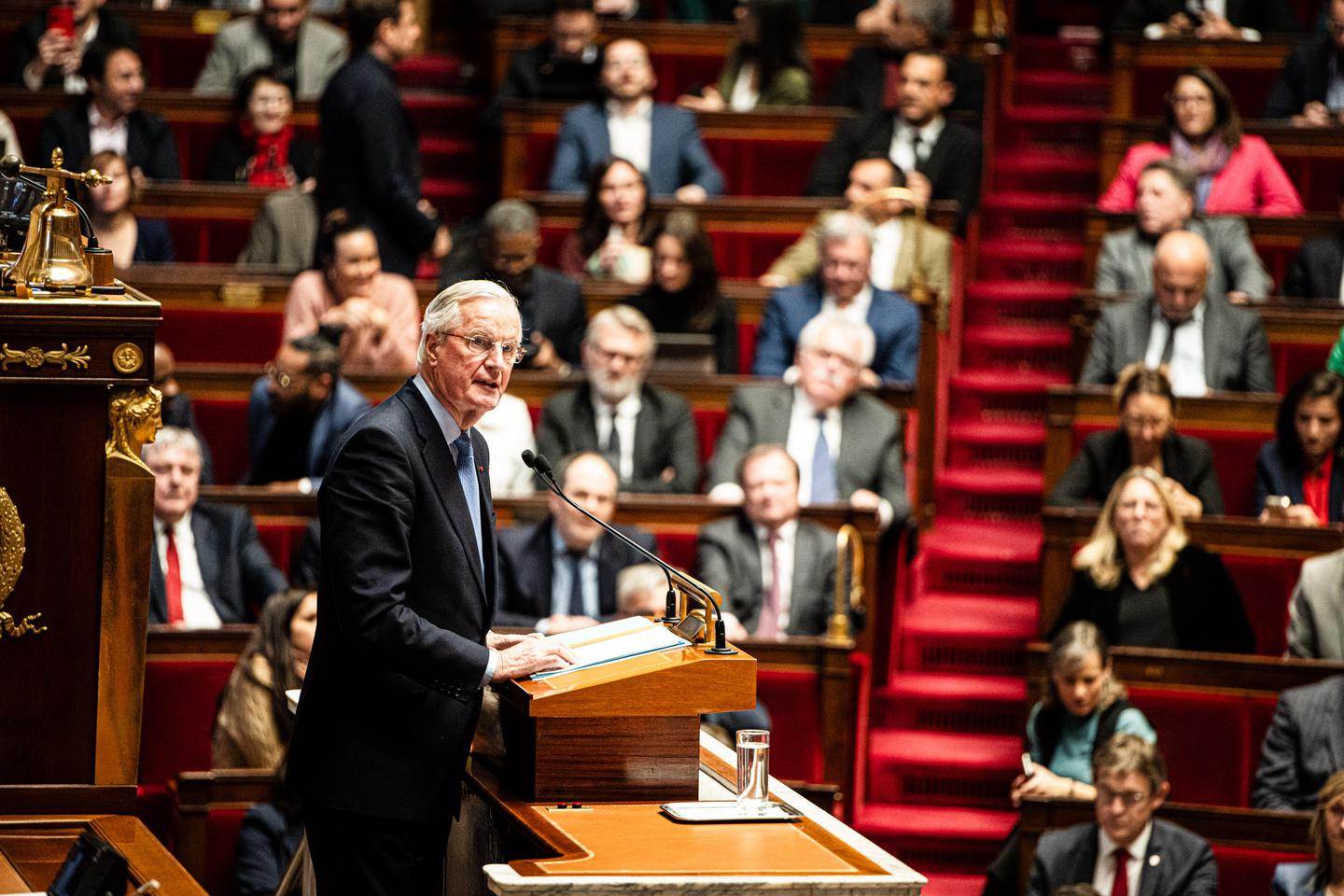French government toppled in historic no-confidence vote