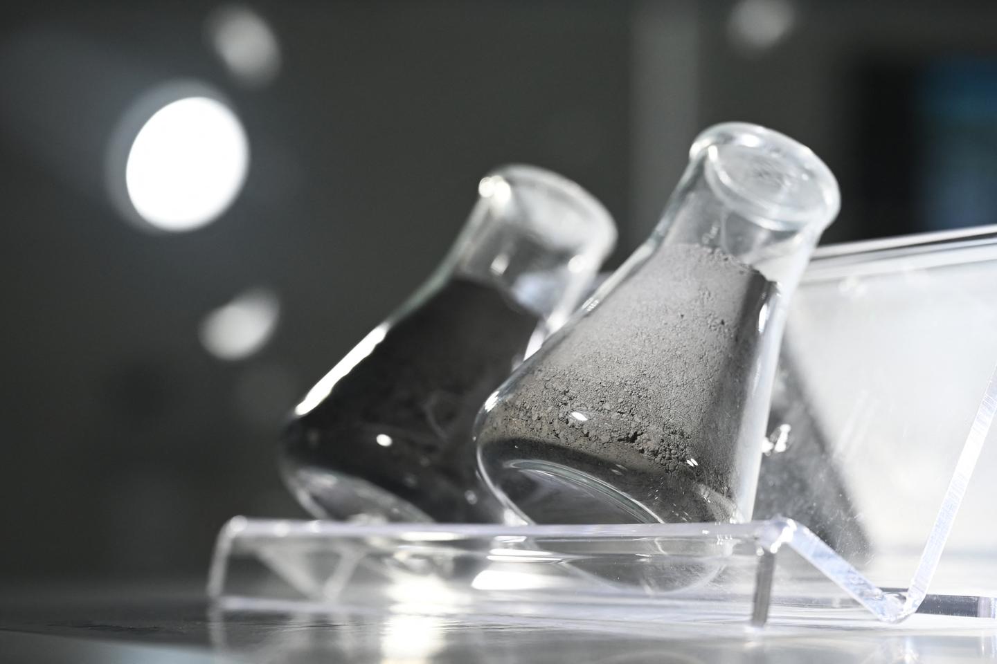 China bans the sale of certain rare metals to the US