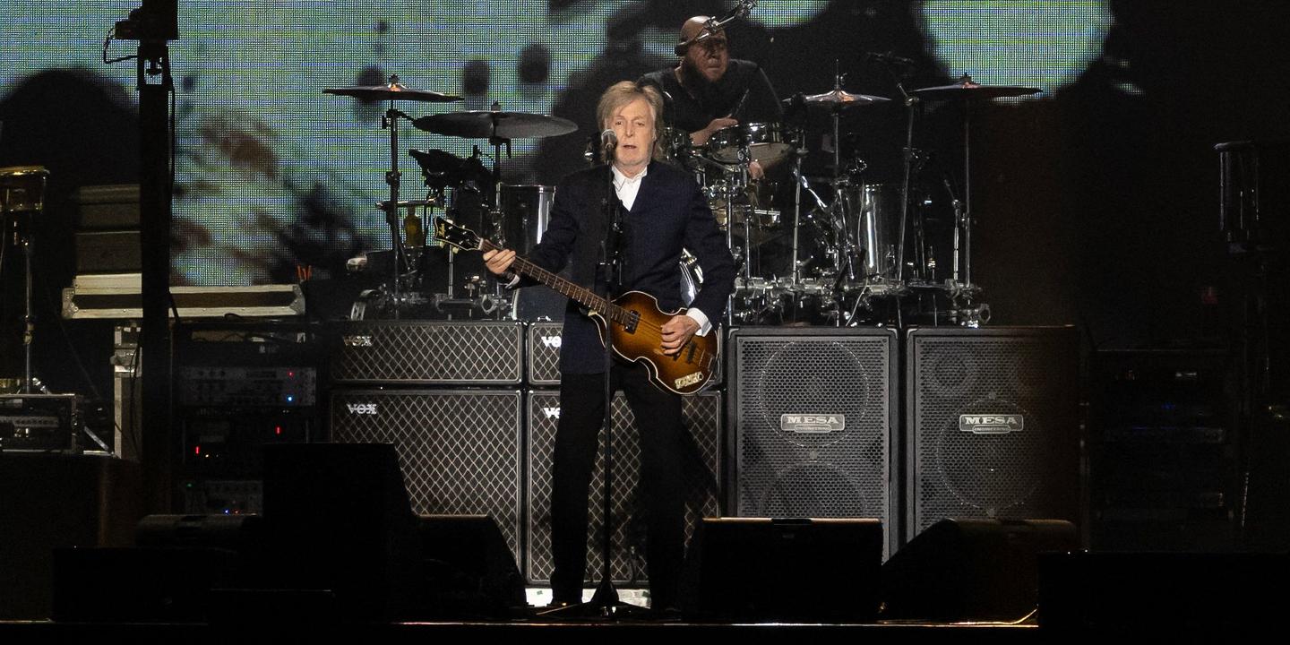 Paul McCartney cuts a fine figure at Paris concert