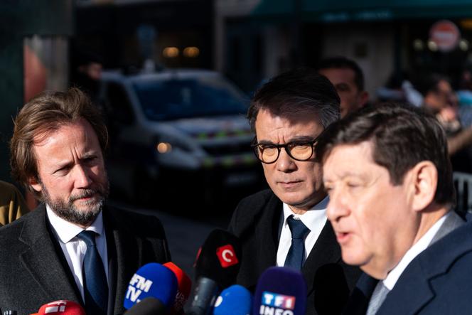 Boris Vallaud, Olivier Faure et Patrick Kanner, chefs de file du Parti socialiste (PS) avant d’être reçus à l’Elysée, à Paris, le 6 décembre 2024.