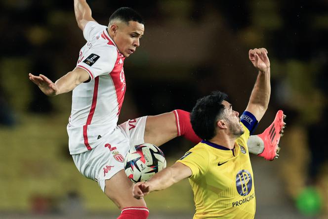 Le Monégasque Vanderson (à gauche) en combat avec le Toulousain Gabriel Suazo, le 7 décembre 2024, à Monaco.