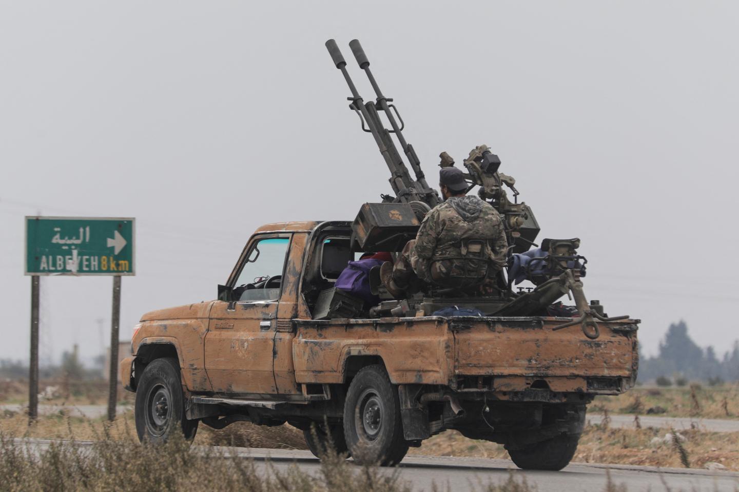 Syrian rebels say they are encircling Damascus