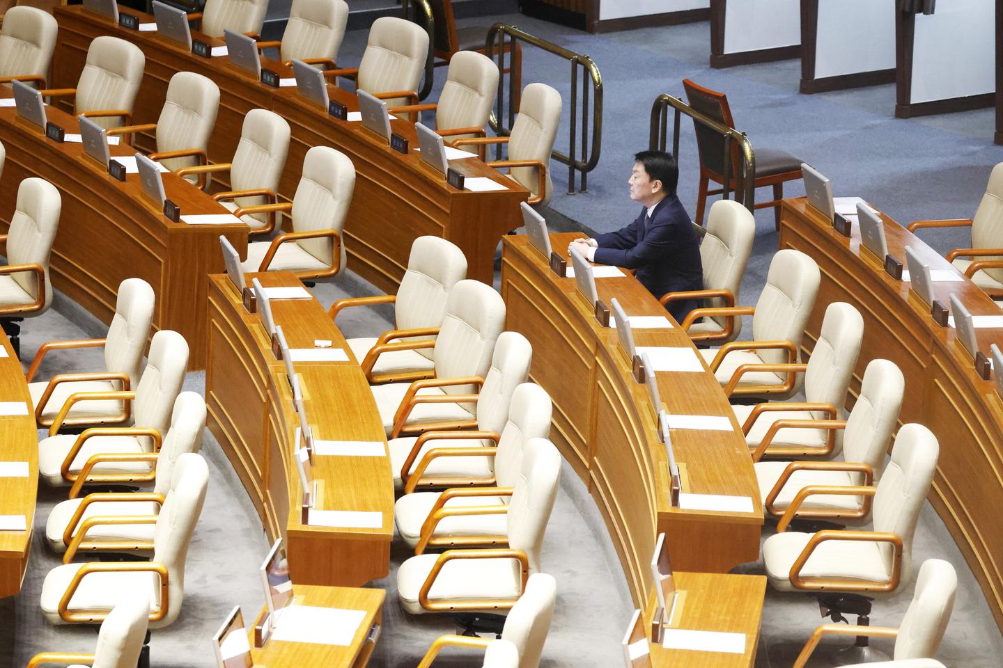 South Korea ruling party MPs walk out ahead of impeachment vote