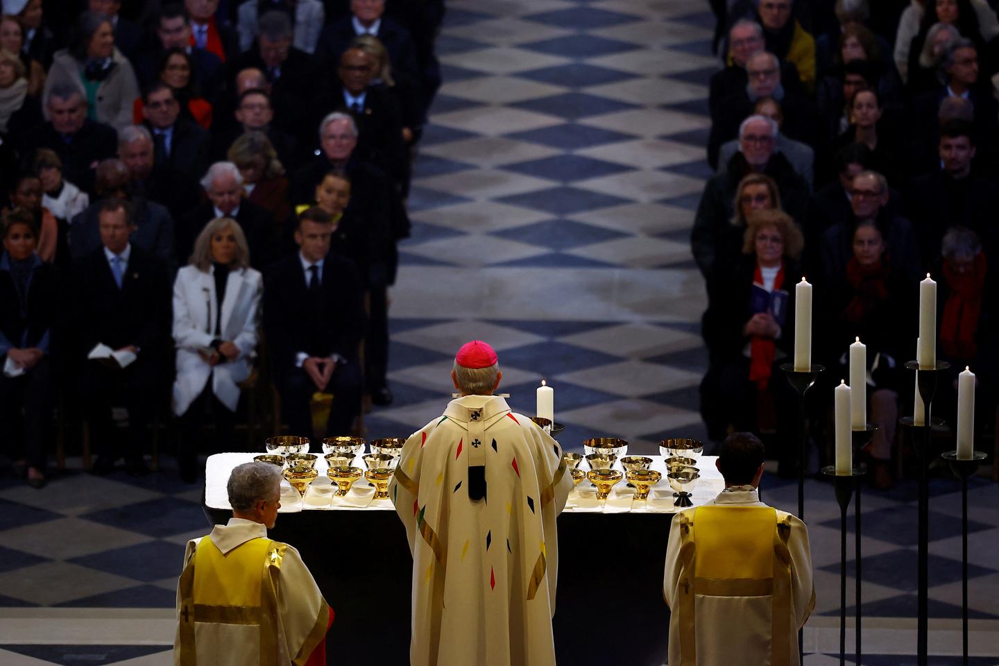 Notre Dame holds first mass after five-year restoration