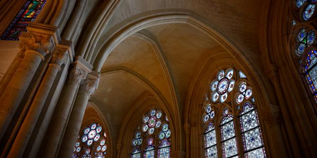 Les nouveaux vitraux de Notre-Dame de Paris confiés à l’artiste peintre Claire Tabouret