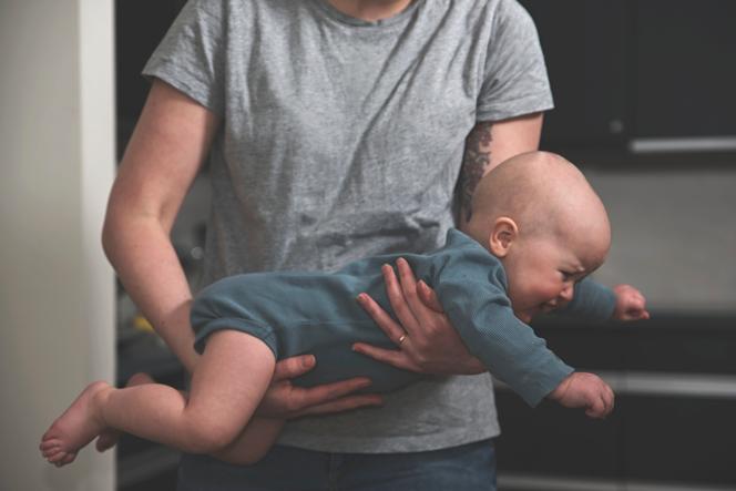 Infant sleep is multiphasic, with many naps over 24 hours, before gradually becoming predominantly nocturnal from 4 to 6 months.