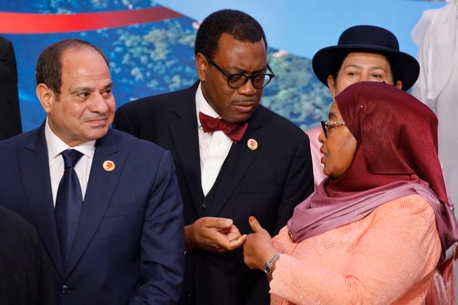 Le président égyptien Abdel Fattah el-Sisi (à gauche), le président de la Banque africaine de développement (BAD) Akinwumi Adesina (à gauche) et la présidente tanzanienne Samia Suluhu Hassan après avoir assisté à la réunion sur le développement durable et la transition énergétique du G20 à Rio de Janeiro, au Brésil, le 19 novembre 2024.