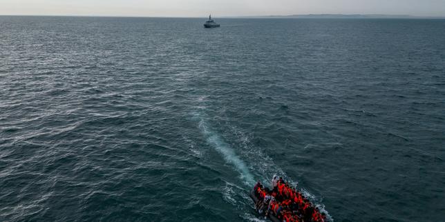 Over 1,100 migrants crossed English Channel on Saturday, a record since beginning of 2025