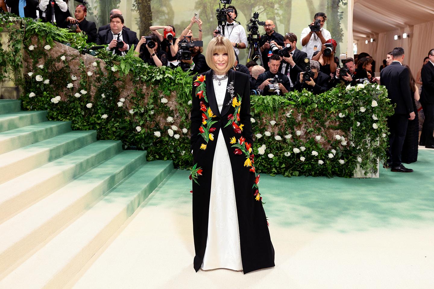 En 2024, la reine de la mode Anna Wintour fait toujours l’événement