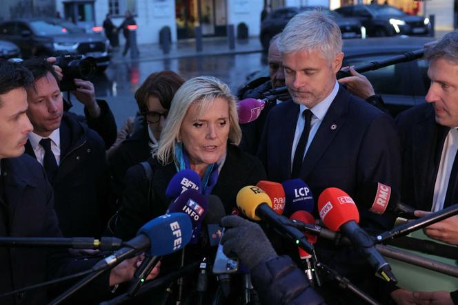 A vice-presidente dos deputados Les Républicains na Assembleia Nacional, Michèle Tabarot, e o seu presidente, Laurent Wauquiez, após reunião no Eliseu, em Paris, em 10 de dezembro de 2024.