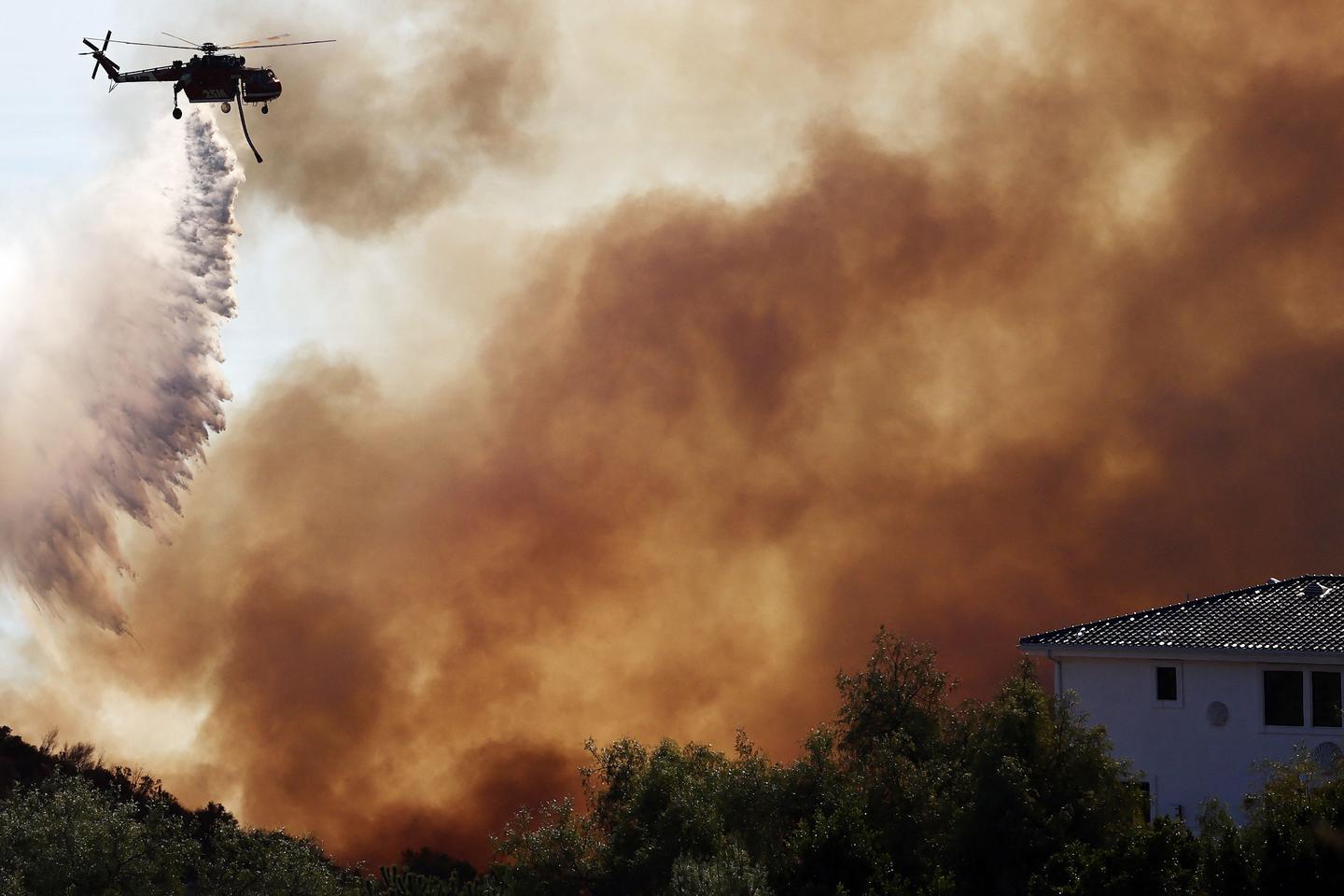 Thousands told to flee as wildfire tears through Malibu, California
