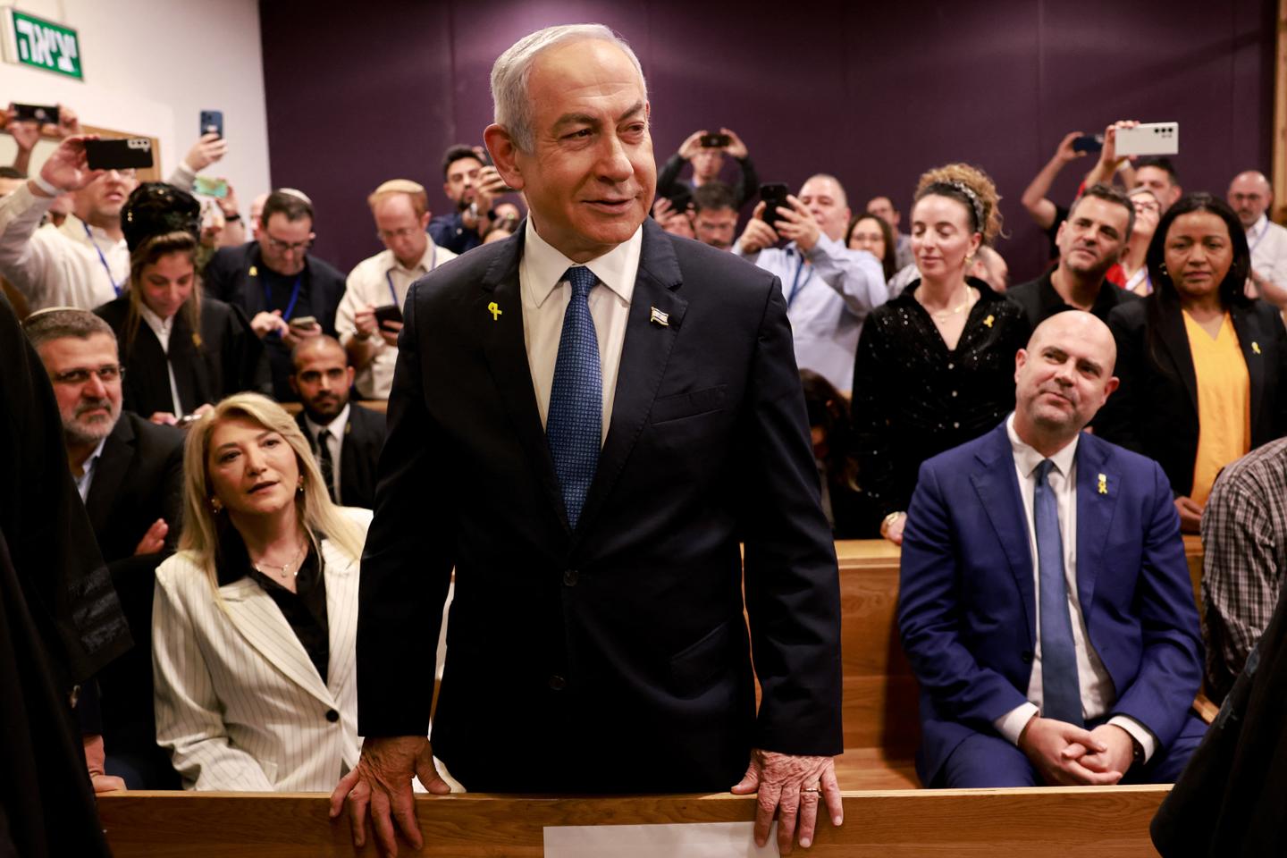 ベンヤミン・ネタニヤフ首相、2023年に中断された汚職裁判再開のためテルアビブ裁判所に到着
