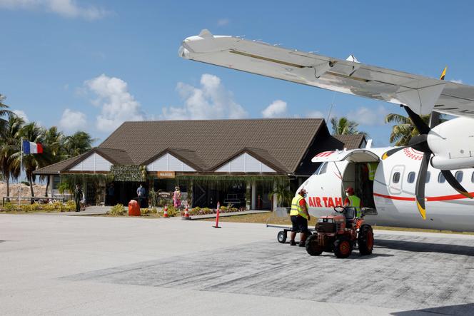 Um avião da Air Tahiti no aeroporto de Manihi, no arquipélago de Tuamotu, Polinésia Francesa, 26 de julho de 2021.