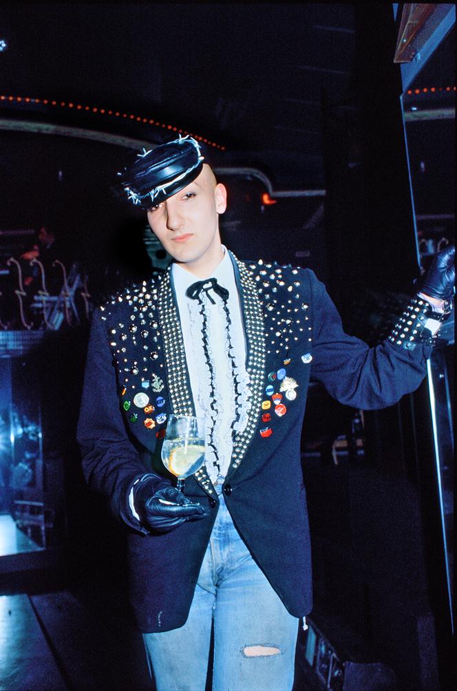 Stephen Jones, dans la boîte de nuit Blitz, à Londres, en 1979.