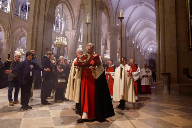 Knights of the Equestrian Order of the Holy Sepulchre surround the Holy Crown of Thorns during a procession for its return at Notre-Dame de Paris Cathedral, five-and-a-half years after a fire ravaged the Gothic masterpiece, as part of ceremonies to mark the Cathedral's reopening after its restoration, in Paris, France, December 13, 2024. 