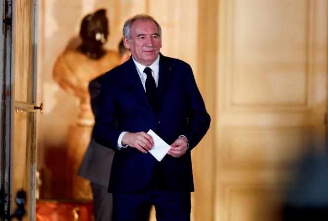 Le nouveau premier ministre, François Bayrou, lors de la cérémonie de passation des pouvoirs à l’hôtel Matignon à Paris, le 13 décembre 2024.