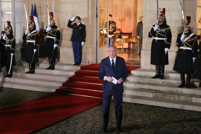 O novo primeiro-ministro, François Bayrou, em Matignon, em Paris, 13 de dezembro de 2024.