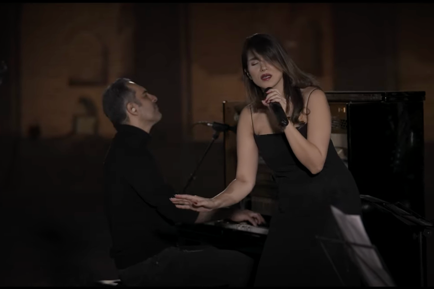 Iranian singer Parastoo Ahmadi faces questioning after performing without a headscarf