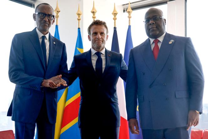 Le président rwandais, Paul Kagame (à gauche), le président français, Emmanuel Macron (au centre), et le président de la République démocratique du Congo, Félix Tshisekedi (à droite), au siège de l’ONU, le 21 septembre 2022, à New York.