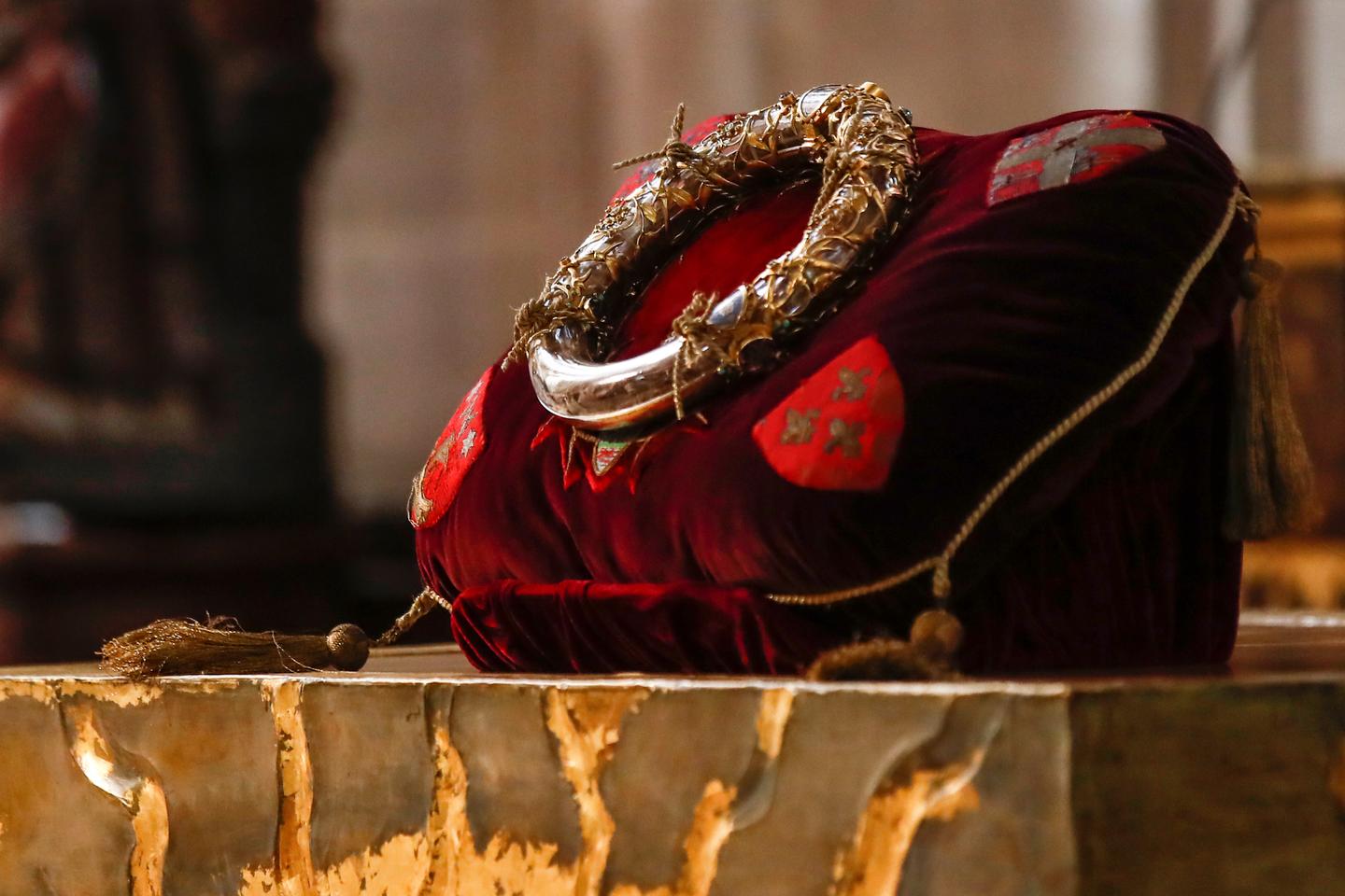 'Crown of Thorns' relic returns to Notre-Dame cathedral