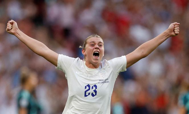 A atacante inglesa Alessia Russo comemora a vitória de seu time na final do Euro 2022 contra a Alemanha, no Estádio de Wembley, em Londres, em 31 de julho de 2022.
