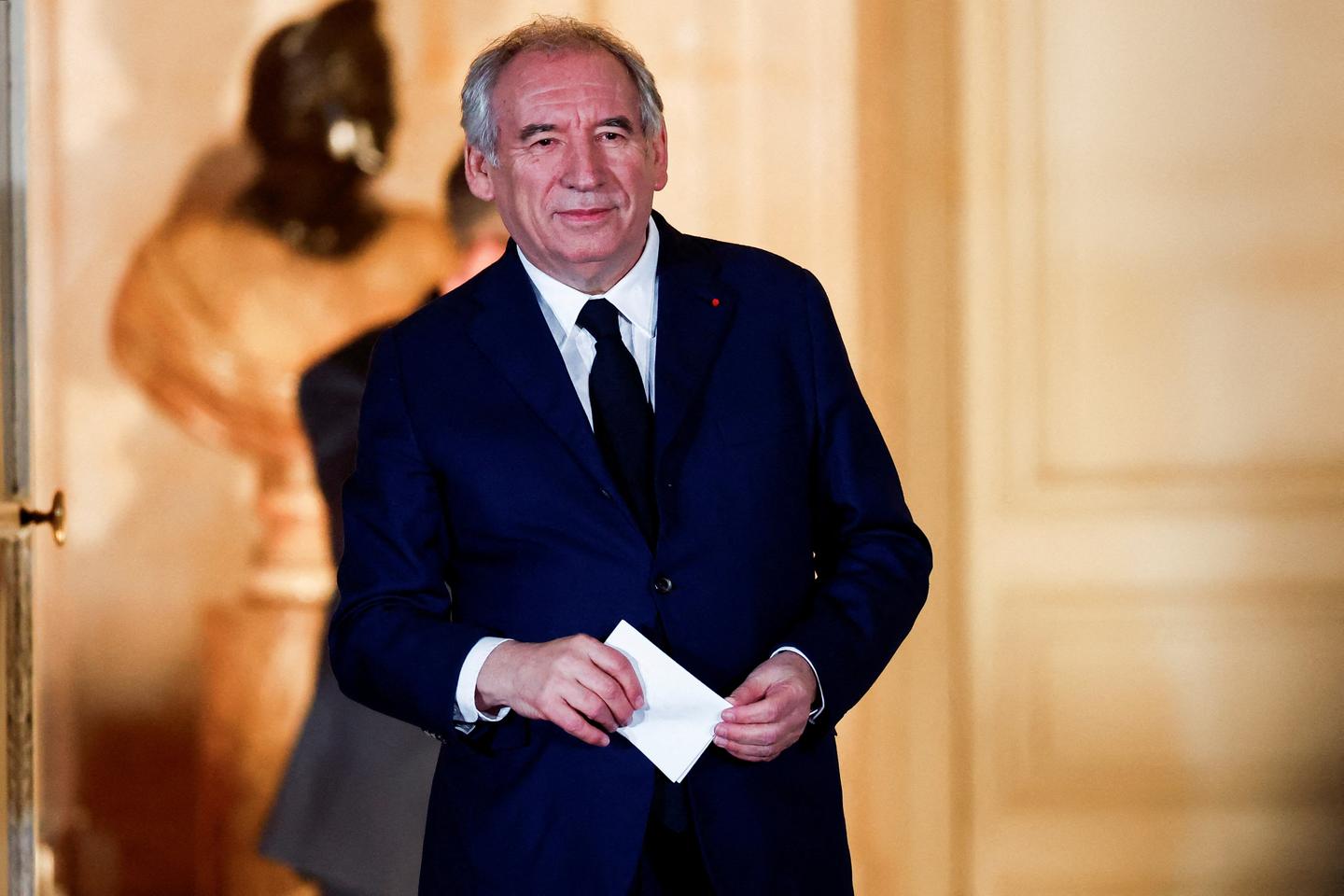 'François Bayrou remains confronted with the same weaknesses as Michel Barnier'