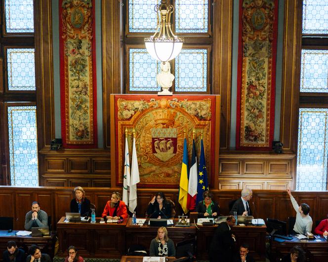 Anne Hidalgo (centro), durante o Concílio de Paris, 18 de novembro de 2024.