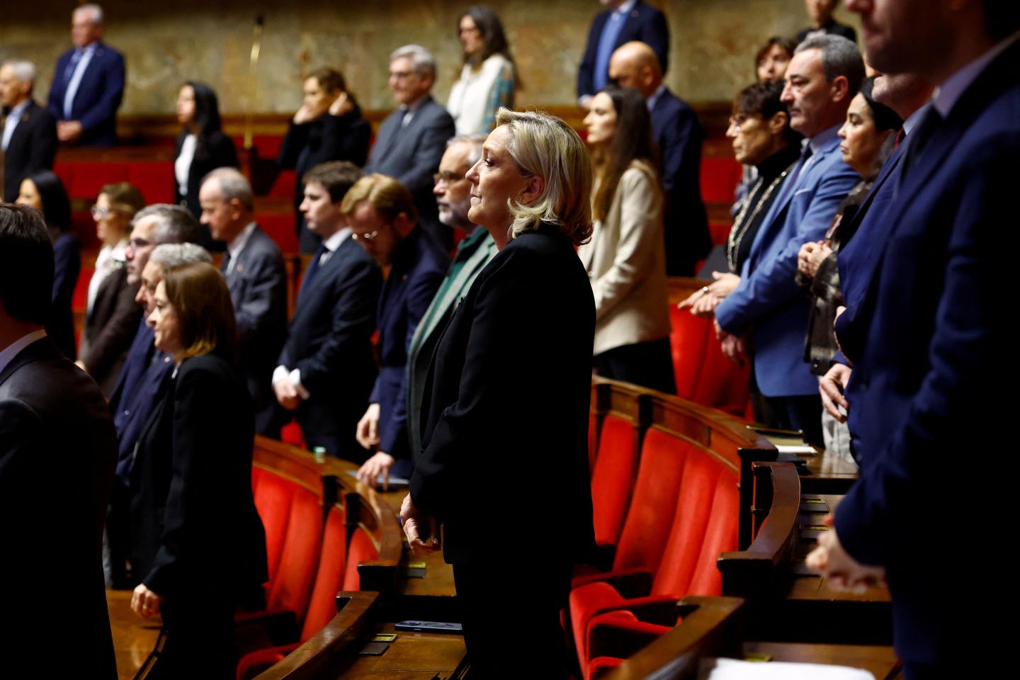 'France getting out of its political crisis implies neutralizing the extremes'