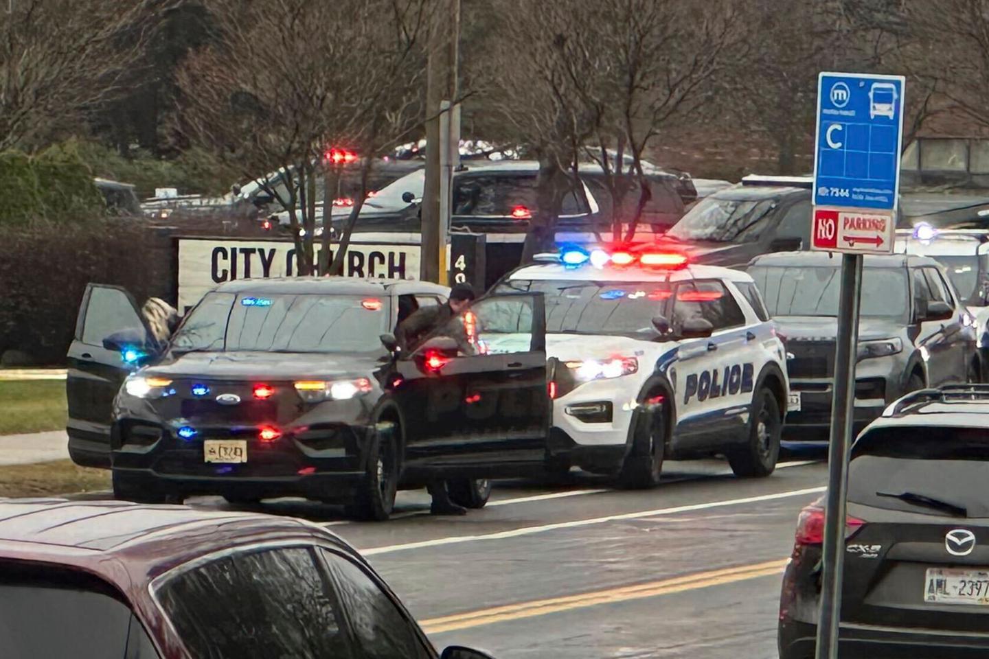 アメリカで学校銃乱射事件、未成年容疑者を含む３人死亡